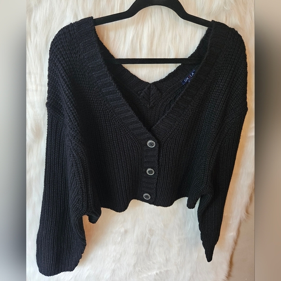 UK2LA Double V Thick Knit Button-Up Cropped Cardigan (NWOT) - Picture 2 of 6